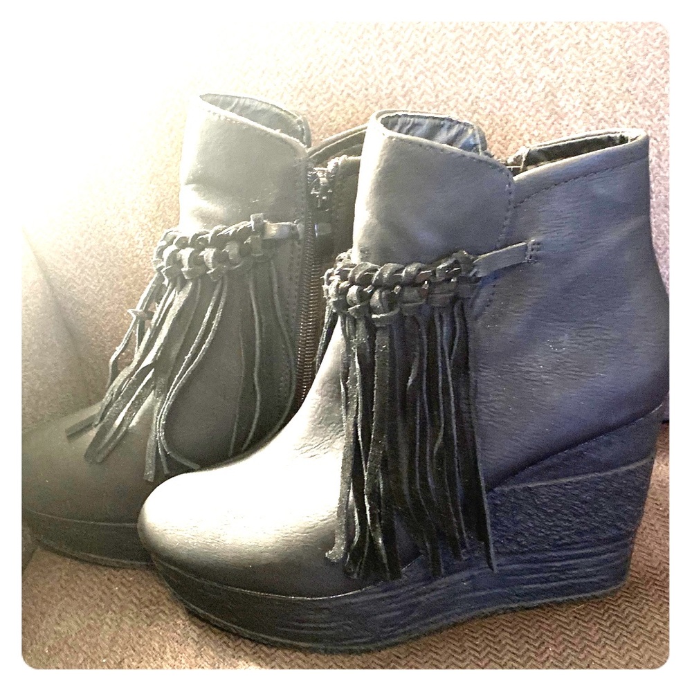 Wedge ankle boot